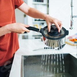 FISKARS Équipement de cuisine - Casserole avec couvercle, volume 1,5 l 1026576