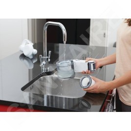 BLACK+DECKER Nettoyage - Aspirateur à main sans fil 18V, station de charge, titane/chrome PV1820L-QW