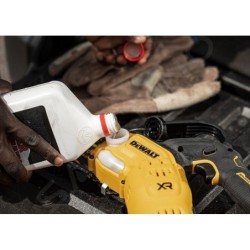 DeWALT Outillage - Scie d'élagage sans fil 18V 20 cm, 1 batterie XR 5.0 Ah, chargeur DCMPS520P1