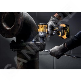 DeWALT Outillage - Boulonneuse à choc sans fil 18V avec 2 batteries XR 5 Ah, 406 Nm DCF922P2T