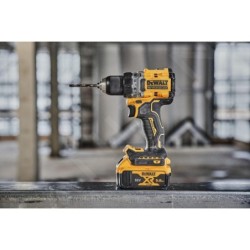 DeWALT Outillage - Perceuse-visseuse compacte XR 18V, 2 batteries 5Ah DCD800P2T