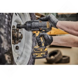 DeWALT Outillage - Clé à chocs AKU 18V, 2x batterie 5,0 Ah XR, housse en caoutchouc, chargeur DCF900P2G