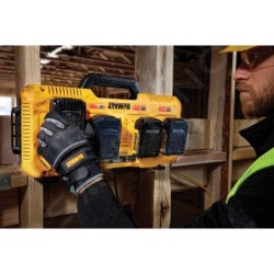 DeWALT Accessoires - Chargeur 4A avec 4 ports, pour batteries 10,8/54 V DCB104