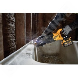 DeWALT Outillage - Scie sabre compacte AKU 18V, 1x batterie FLEXVOLT 6.0 Ah, chargeur DCS386T1