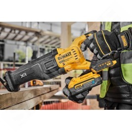DeWALT Outillage - Scie sabre à batterie 18 V, 2 batteries 5,0 Ah DCS386H2T