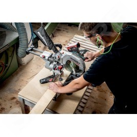 Metabo Outillage - 18V AKU Tronçonneuse et scie à onglets avec déplacement KGS 18 LTX BL 254, 1x batterie 4,0 Ah, chargeur