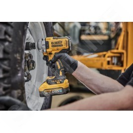 DeWALT Outillage - Boulonneuse à chocs sans fil 18 V, 2 batteries 5,0 Ah, chargeur DCF891H2T