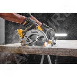 DeWALT Outillage - Scie circulaire sans fil 18 V, 2 batteries 5,0 Ah DCS570H2T